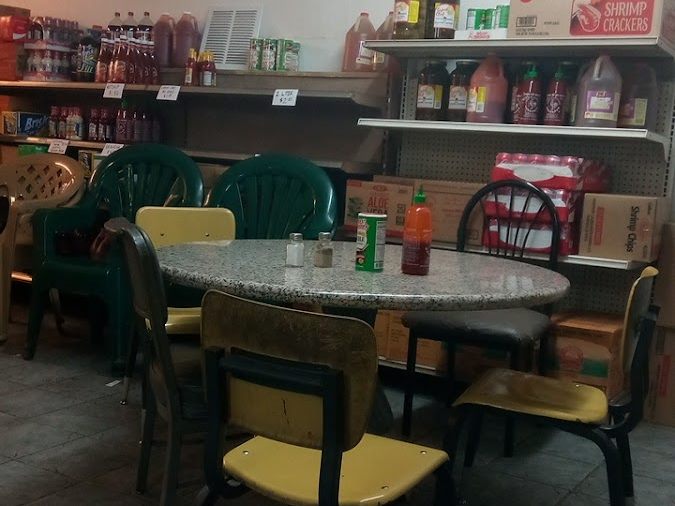 Mama Seafood interior